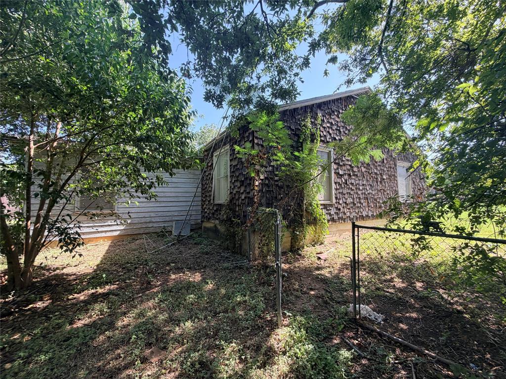 806 S Brazos Street Property Photo 8