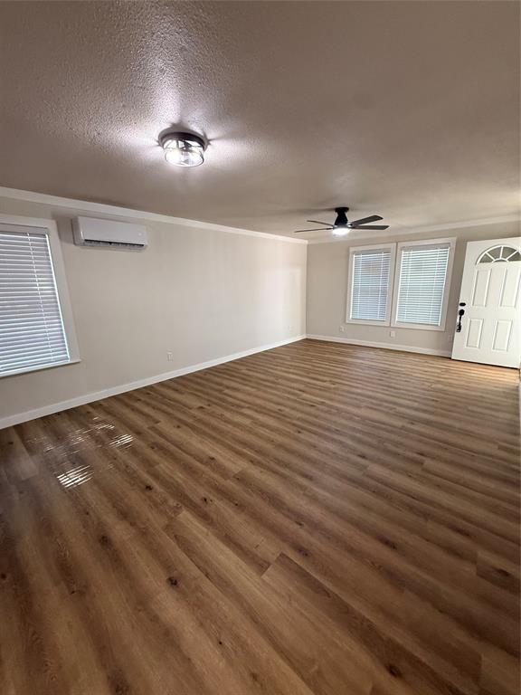 405 W Hall Street Property Photo 4