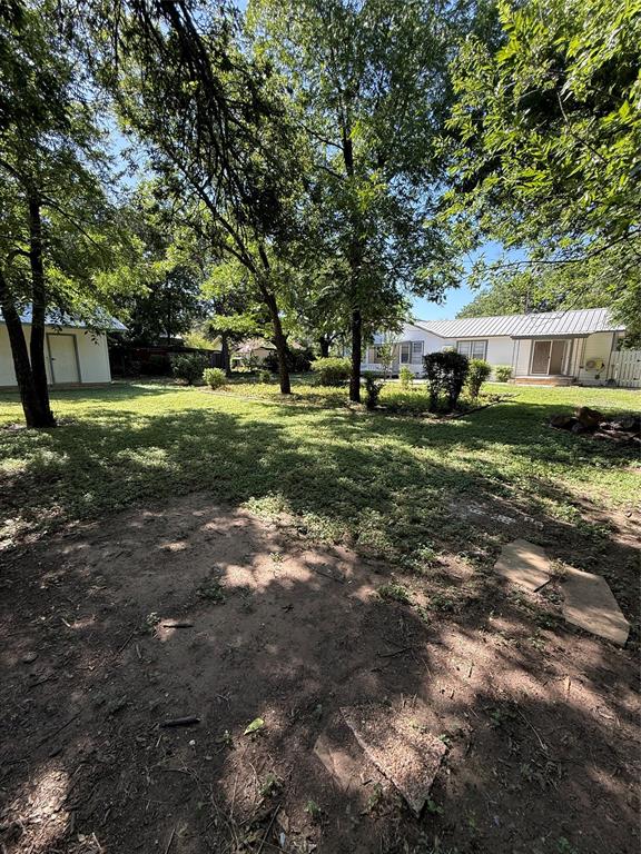 405 W Hall Street Property Photo 24