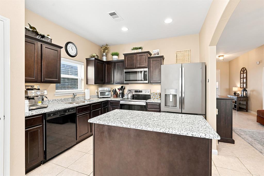 5017 Beaver Creek Avenue Property Photo 5