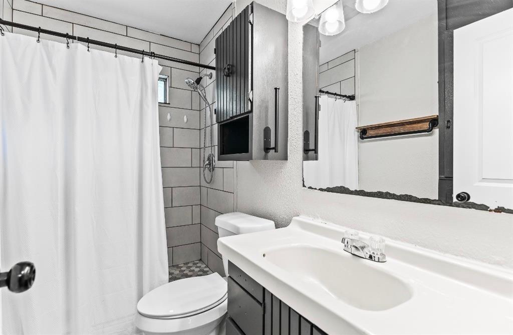 3807 Falls Drive Property Photo 11