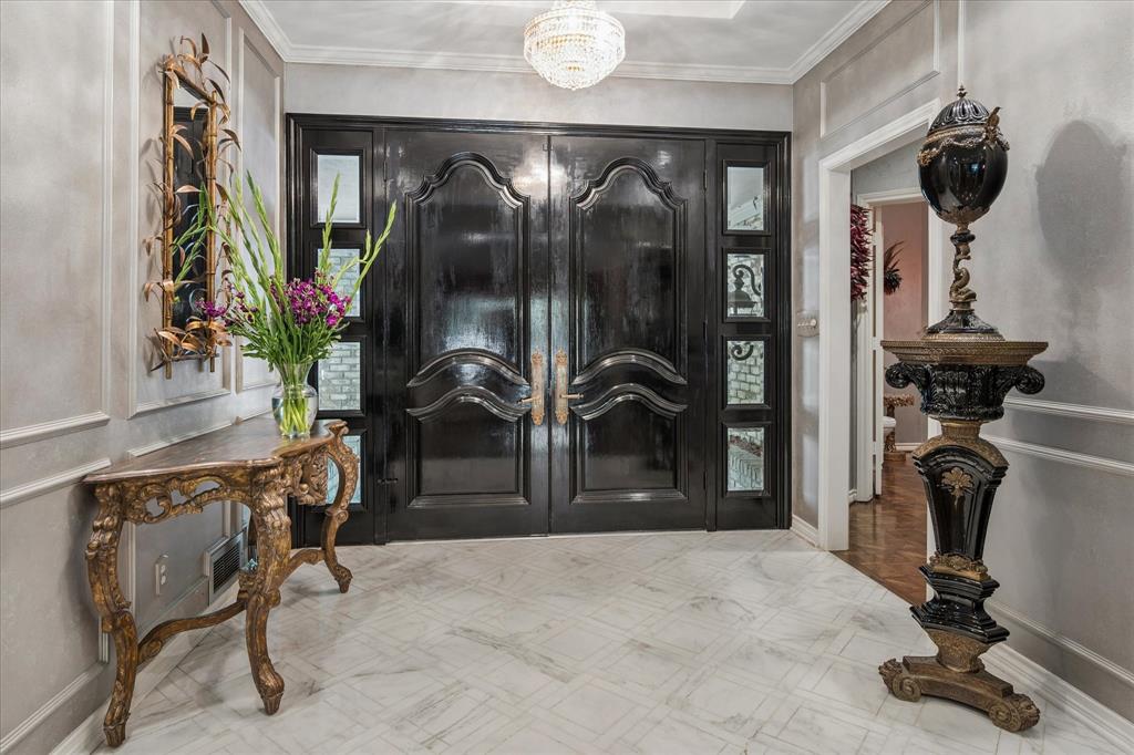 7276 Lupton Circle Property Photo 4