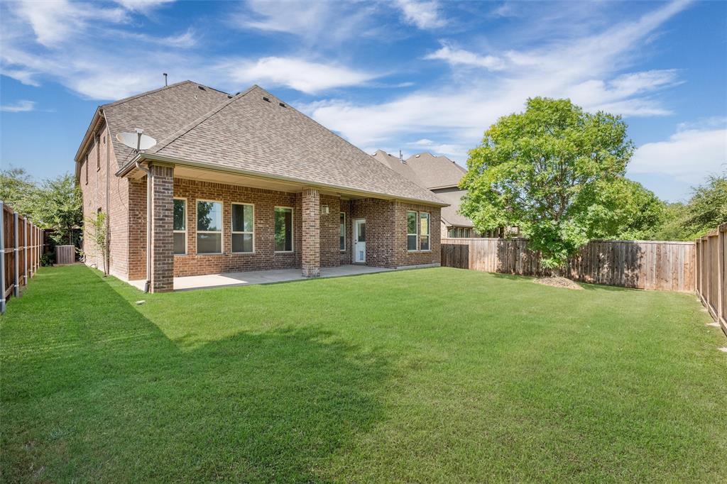 925 Spring Falls Drive Property Photo 5
