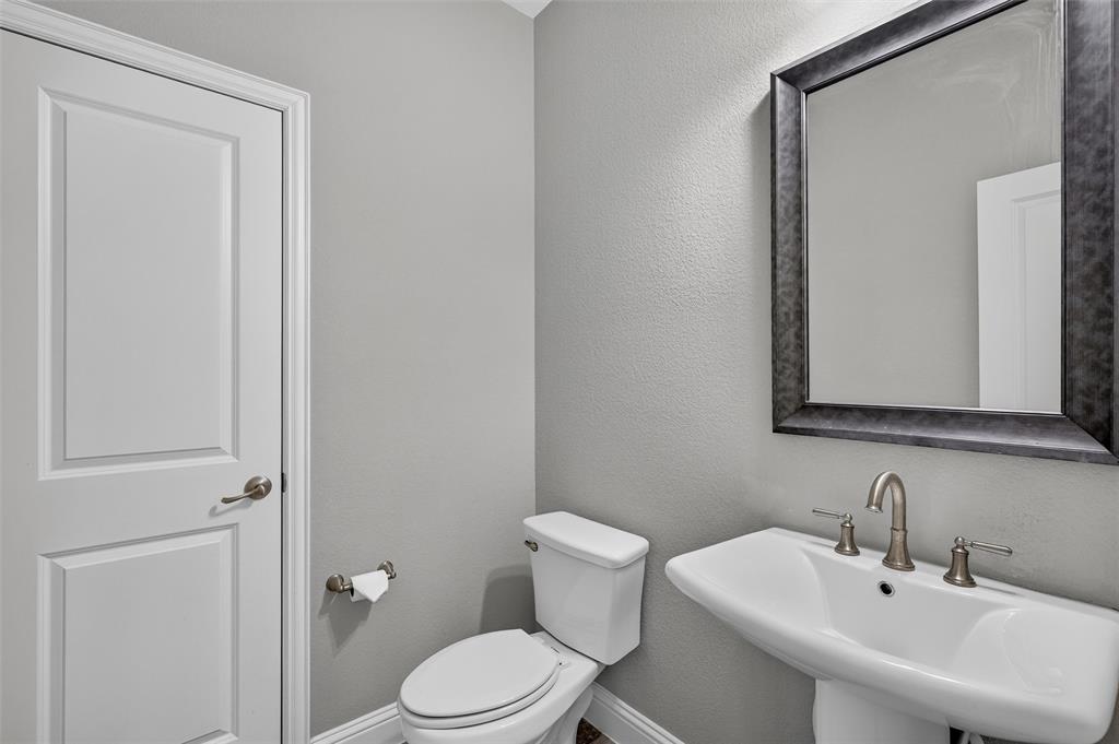 925 Spring Falls Drive Property Photo 9