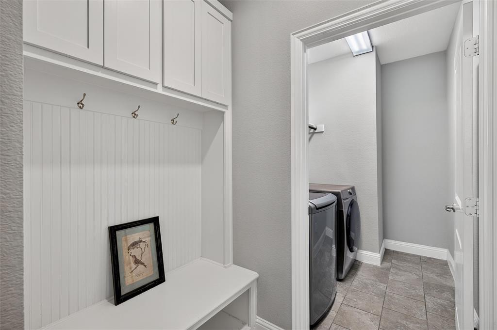 925 Spring Falls Drive Property Photo 20