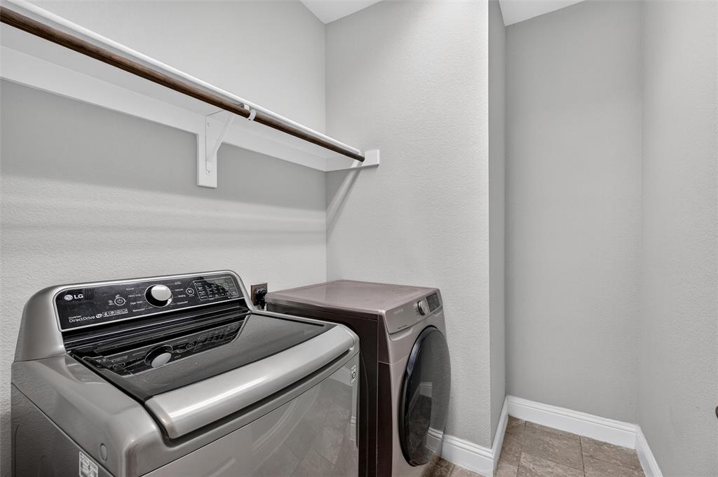 925 Spring Falls Drive Property Photo 21