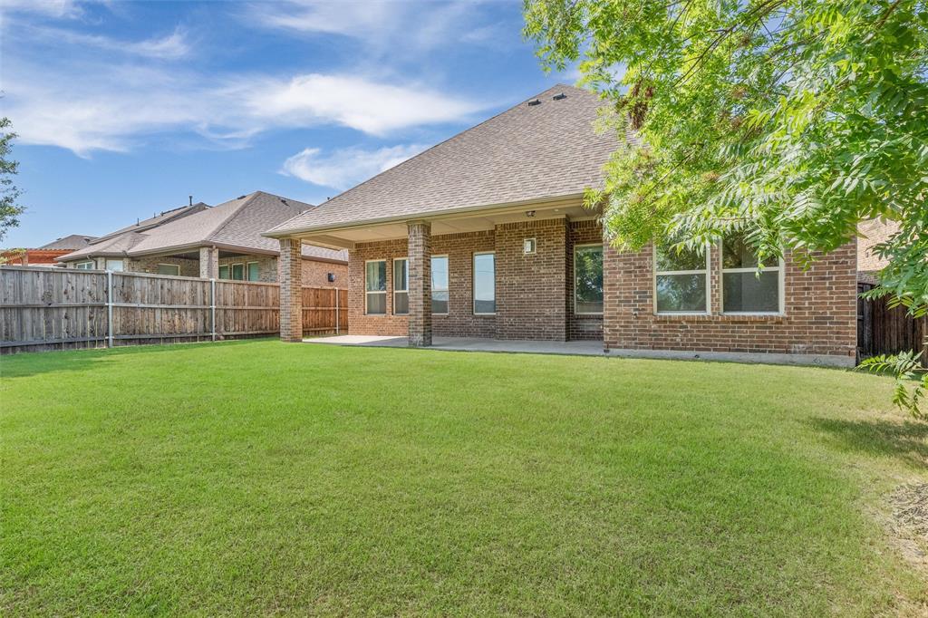 925 Spring Falls Drive Property Photo 29
