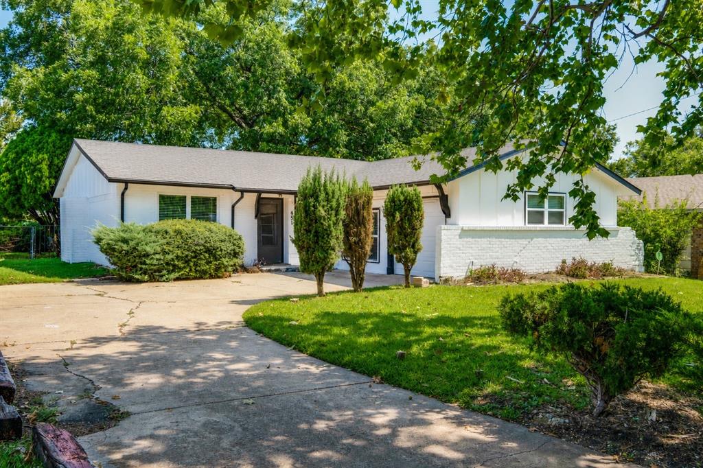 451 Southport Drive Property Photo 1