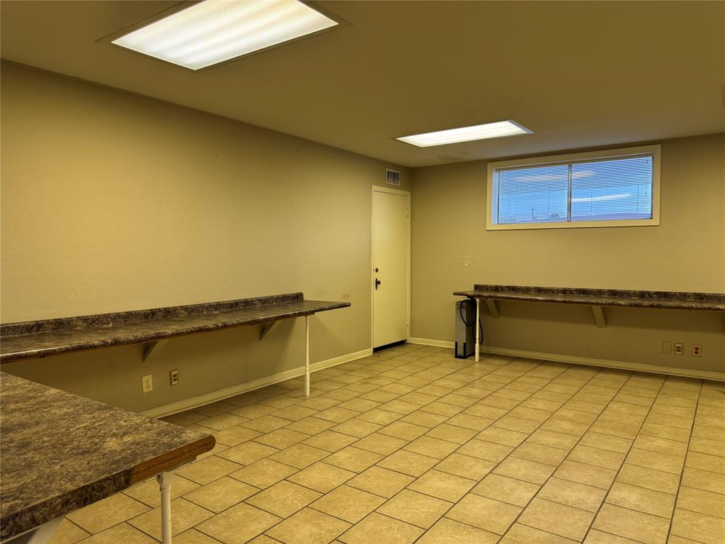 3401 N Northeast Loop 323 Property Photo 15