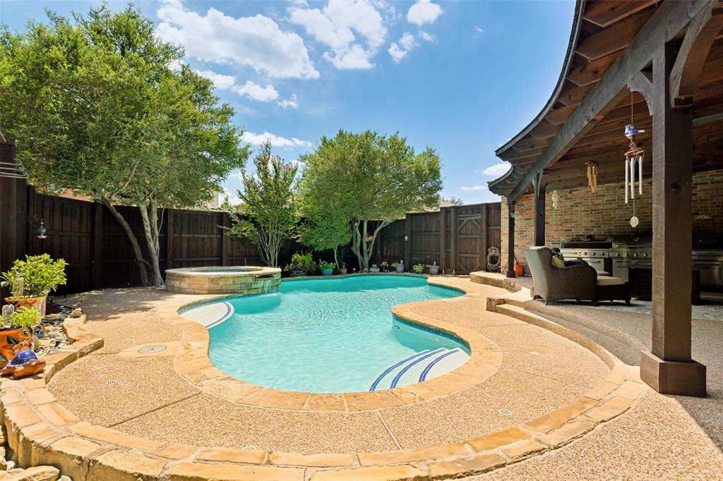 1814 Harvest Glen Drive Property Photo 2