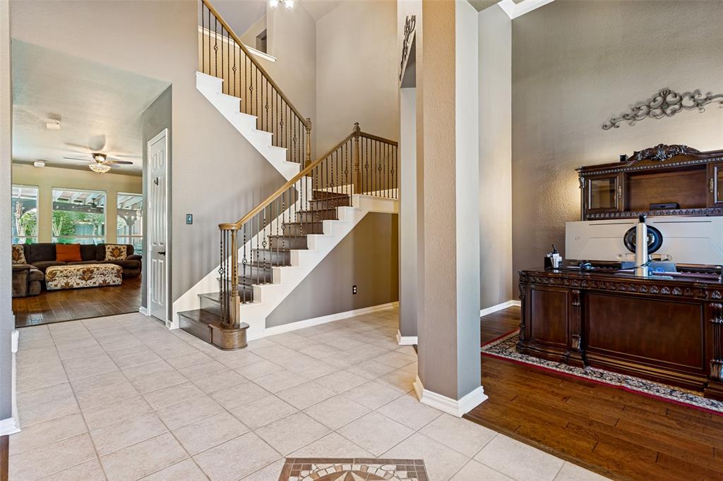 1814 Harvest Glen Drive Property Photo 4
