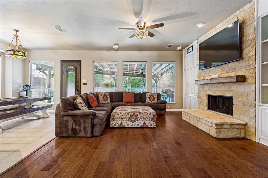 1814 Harvest Glen Drive Property Photo 12