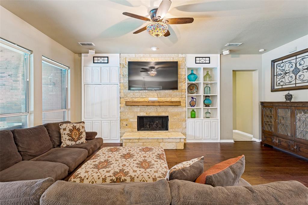 1814 Harvest Glen Drive Property Photo 13