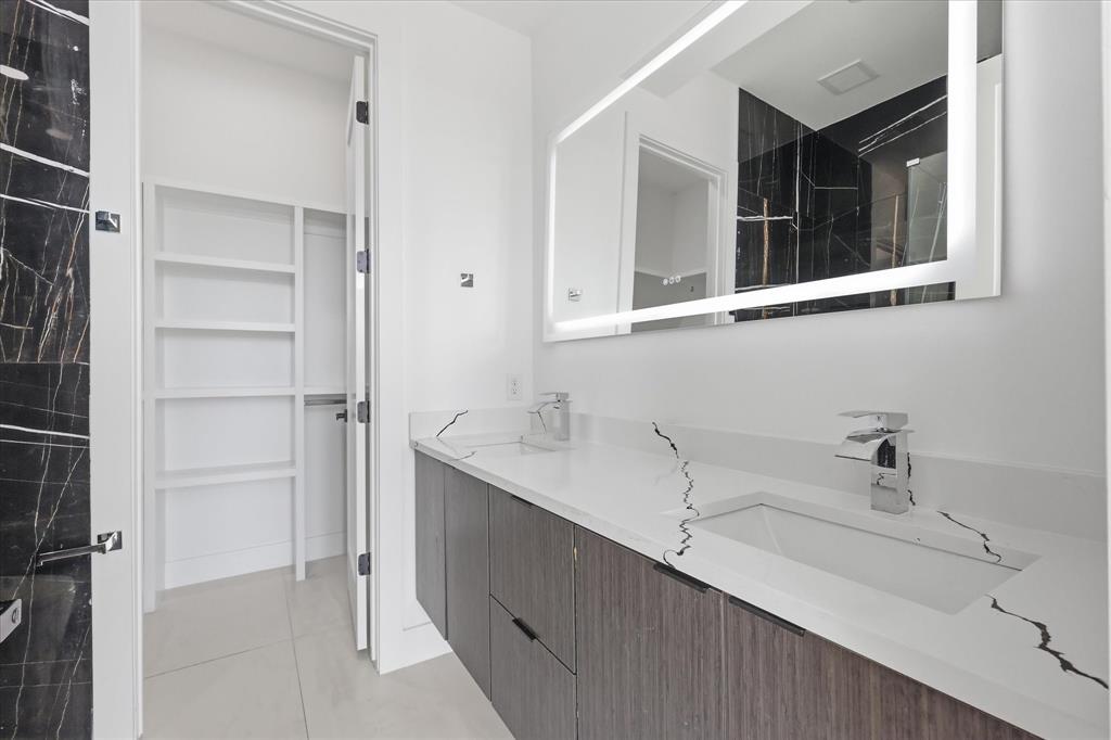 2015 California Drive 105 Property Photo 21
