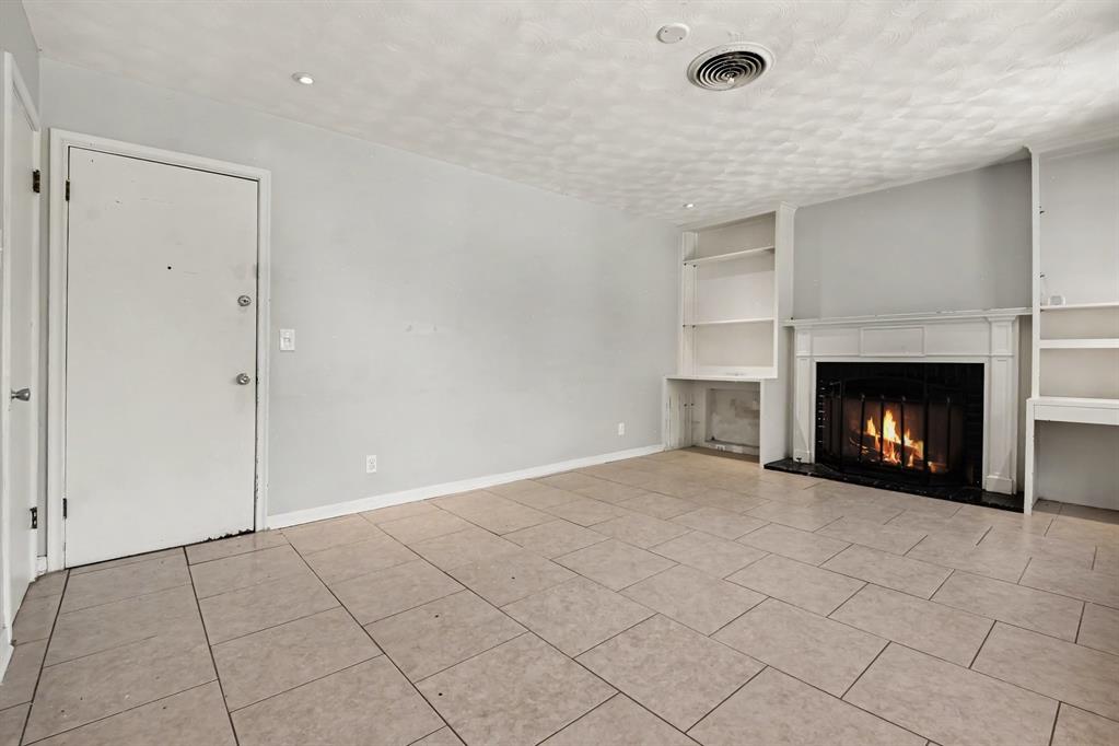 8057 Fall River Drive Property Photo 6