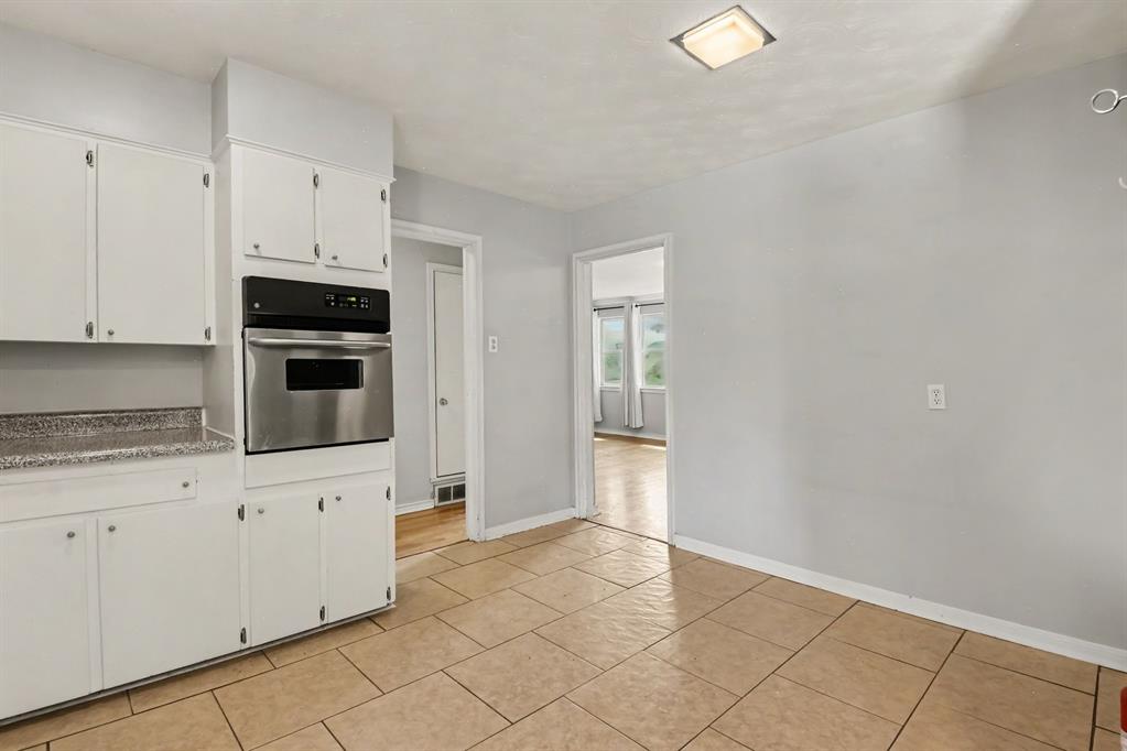 8057 Fall River Drive Property Photo 10