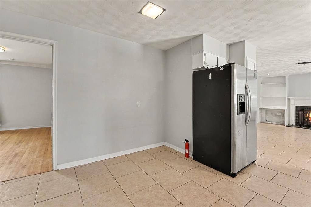 8057 Fall River Drive Property Photo 11