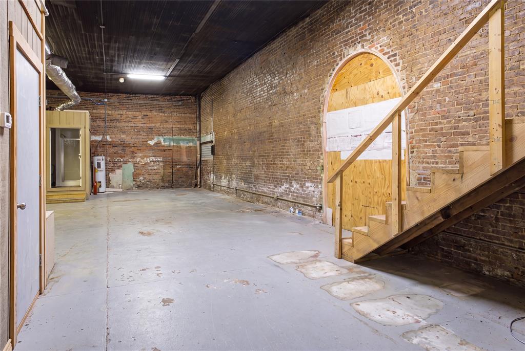 80 S Side Square Property Photo 18