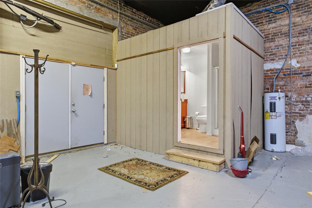 80 S Side Square Property Photo 24