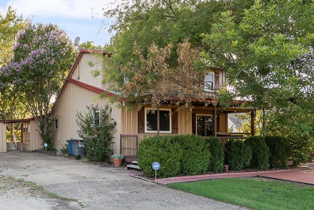 220 Crump Circle Property Photo 2