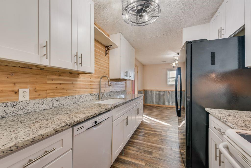 220 Crump Circle Property Photo 15
