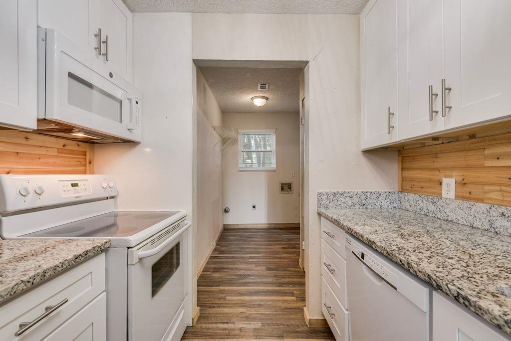 220 Crump Circle Property Photo 16