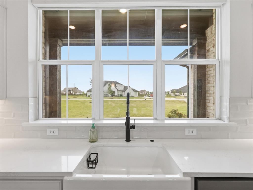 300 Waterview Drive Property Photo 11