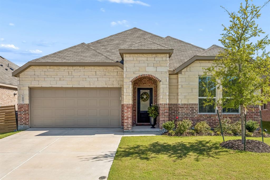 1801 Rubber Fig Lane Property Photo 1