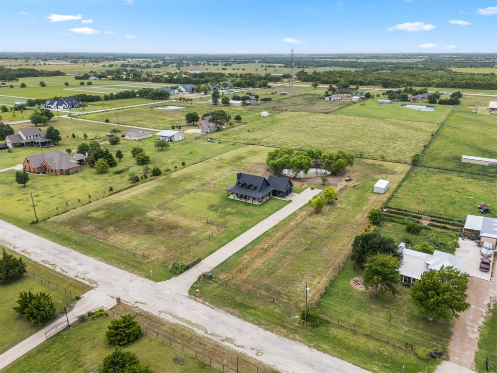 1068 Frontier Trail Property Photo 2