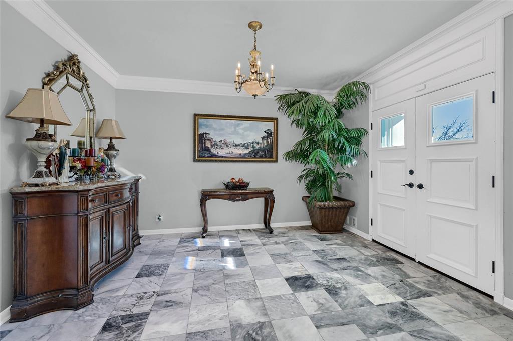 1016 Crestview Drive Property Photo 4