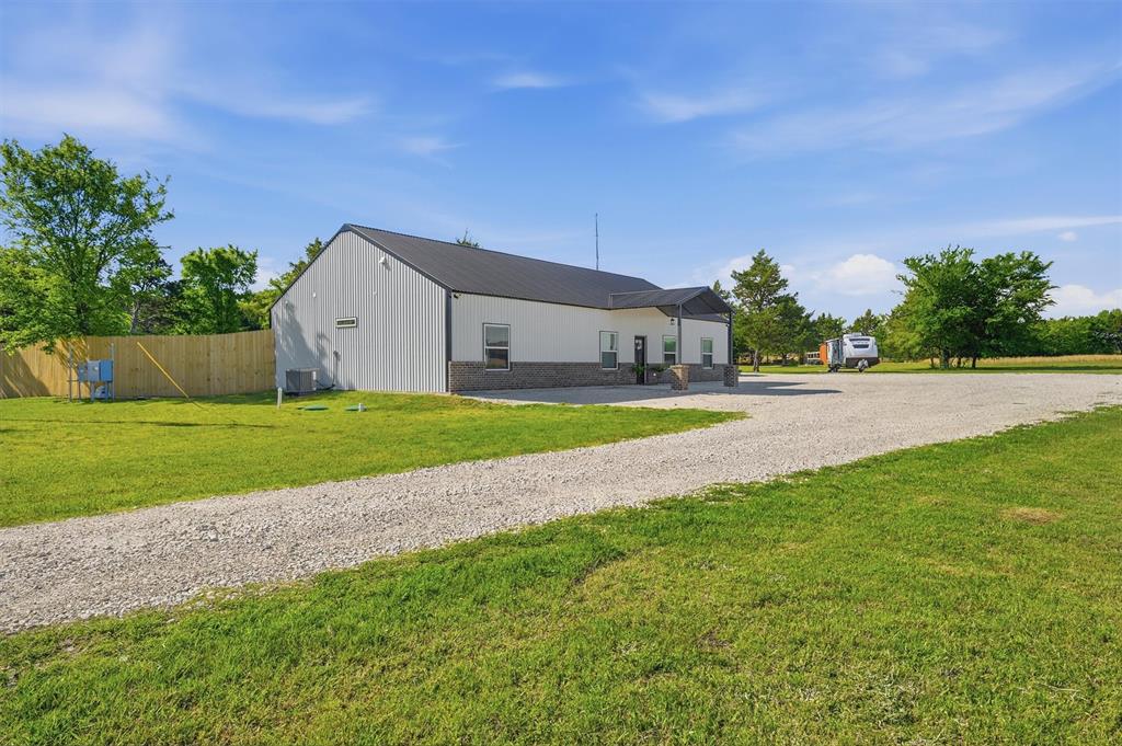 210 County Road 2184 Property Photo 2