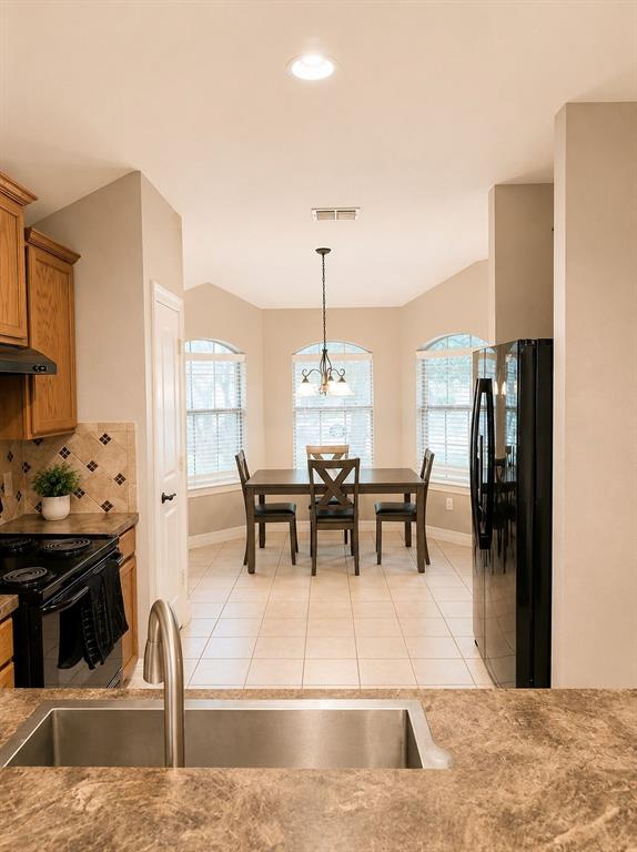 1516 Canary Drive Property Photo 8