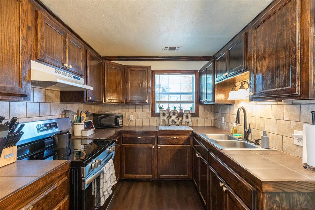 1418 Green Street Property Photo 6