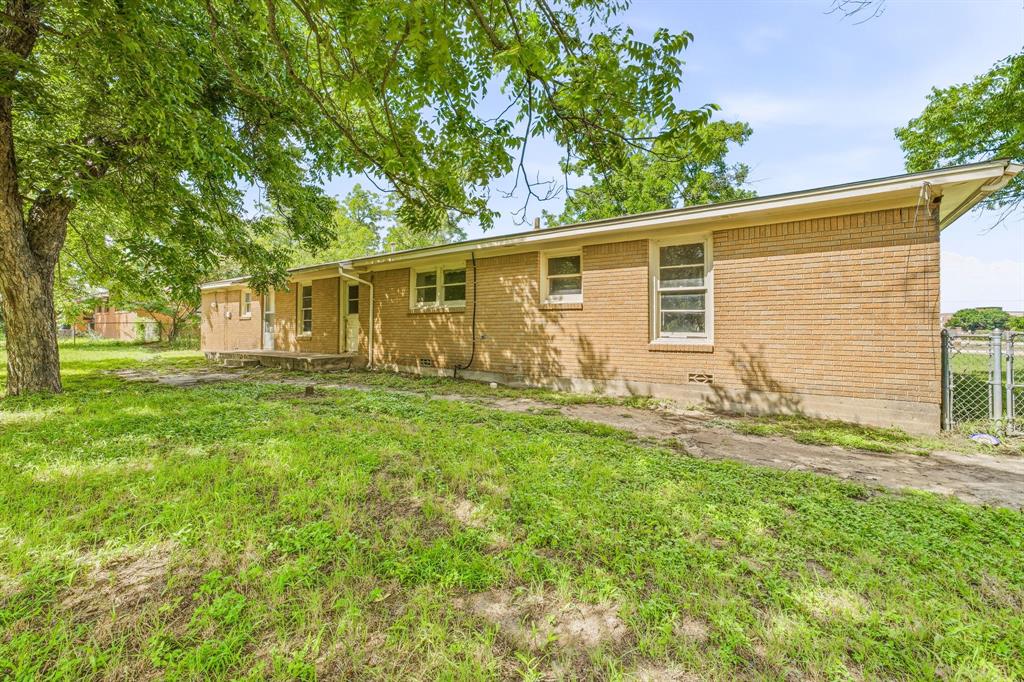 594 N Harbin Drive Property Photo 4