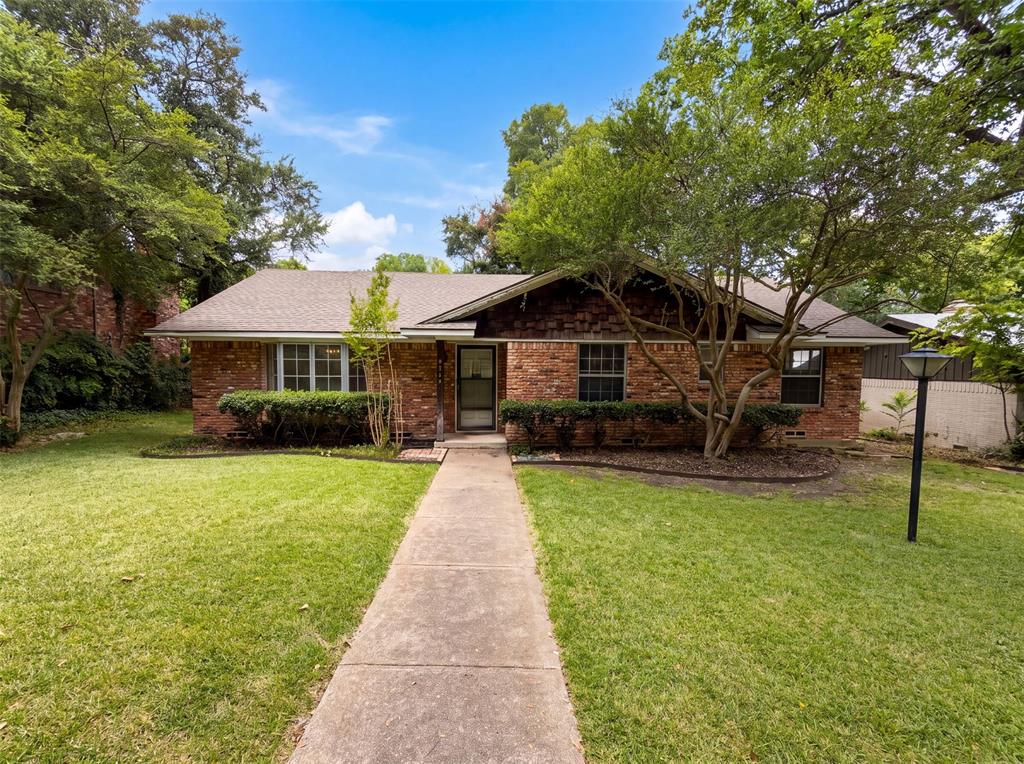8839 Sweetwater Drive Property Photo 1
