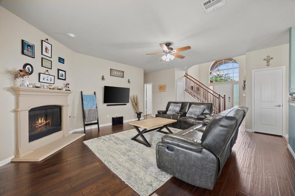 1395 Bay Line Drive Property Photo 4