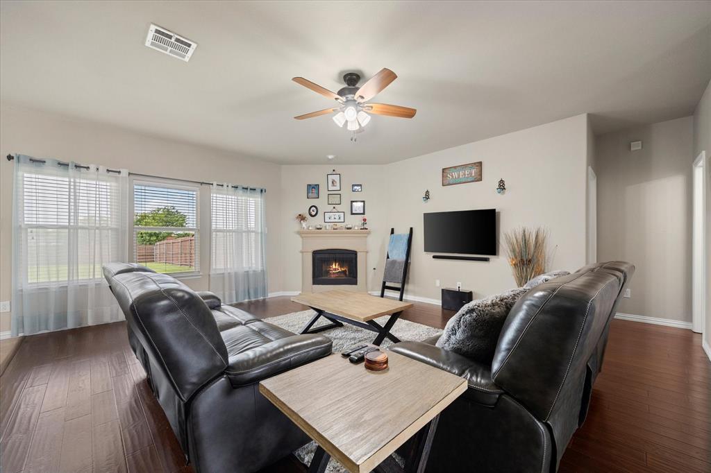 1395 Bay Line Drive Property Photo 5