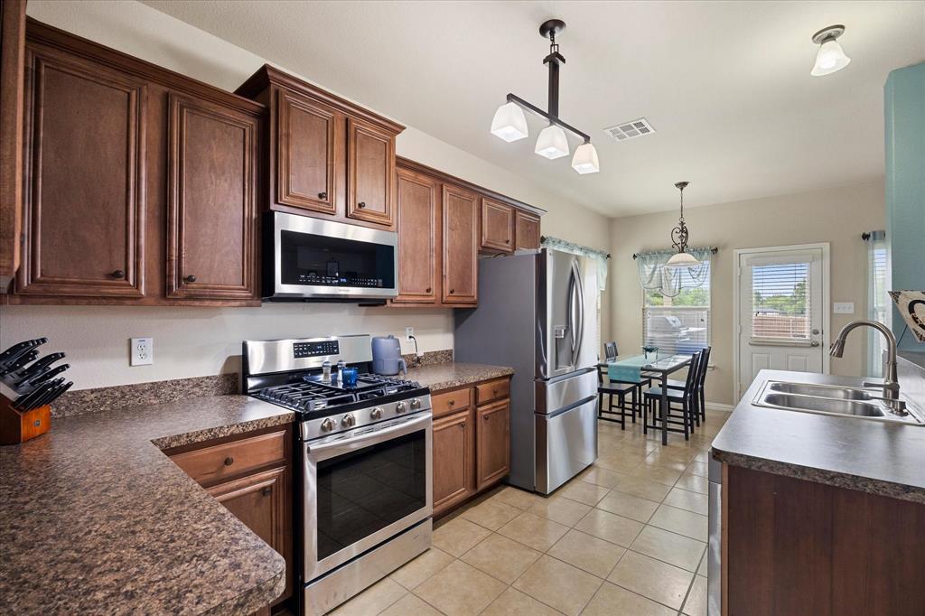1395 Bay Line Drive Property Photo 7