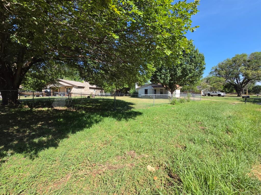 329 Walnut Avenue Property Photo 4