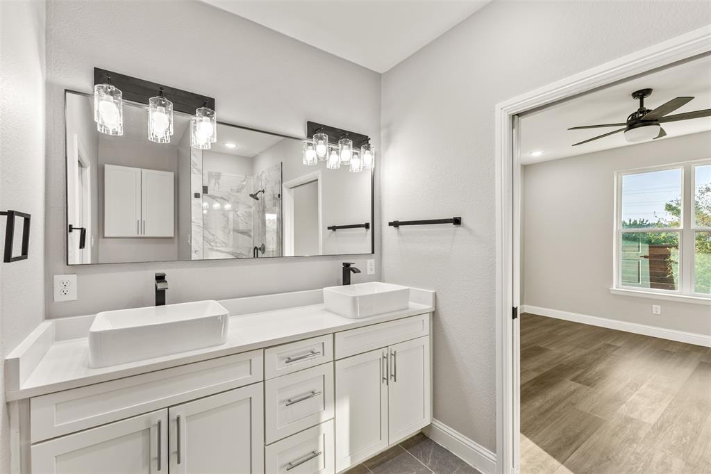 829 Premier Parkway Property Photo 9