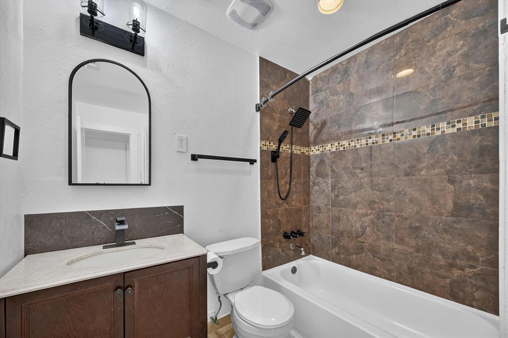 2861 Mark Twain Drive Property Photo 16