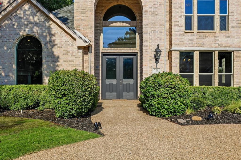 728 Castle Creek Drive Property Photo 4