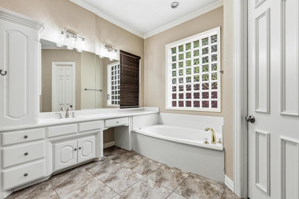 728 Castle Creek Drive Property Photo 21