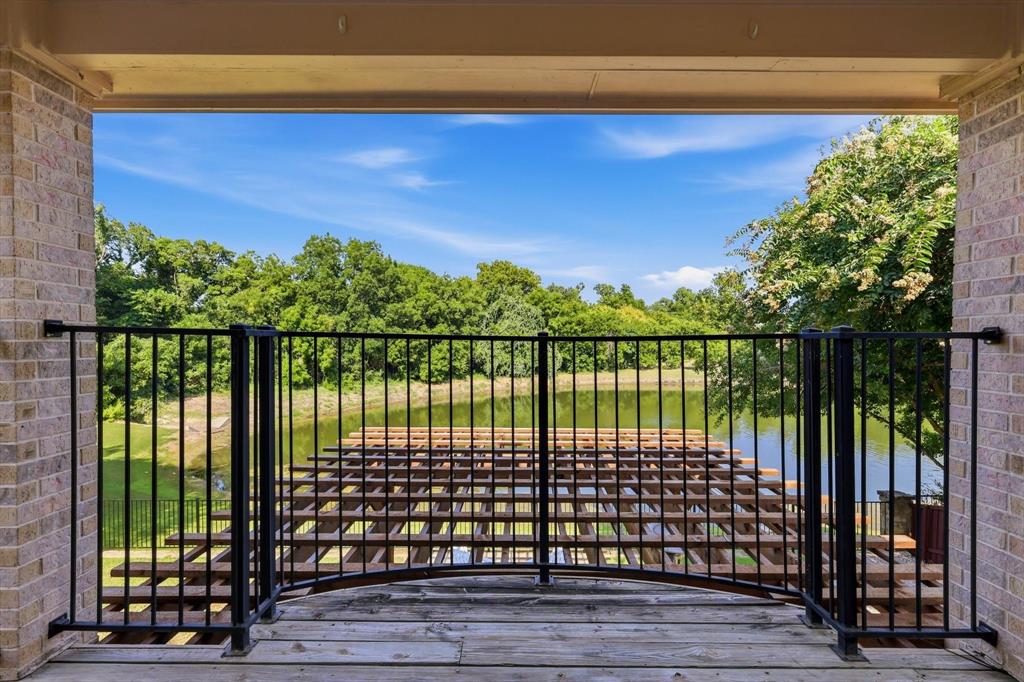 728 Castle Creek Drive Property Photo 25