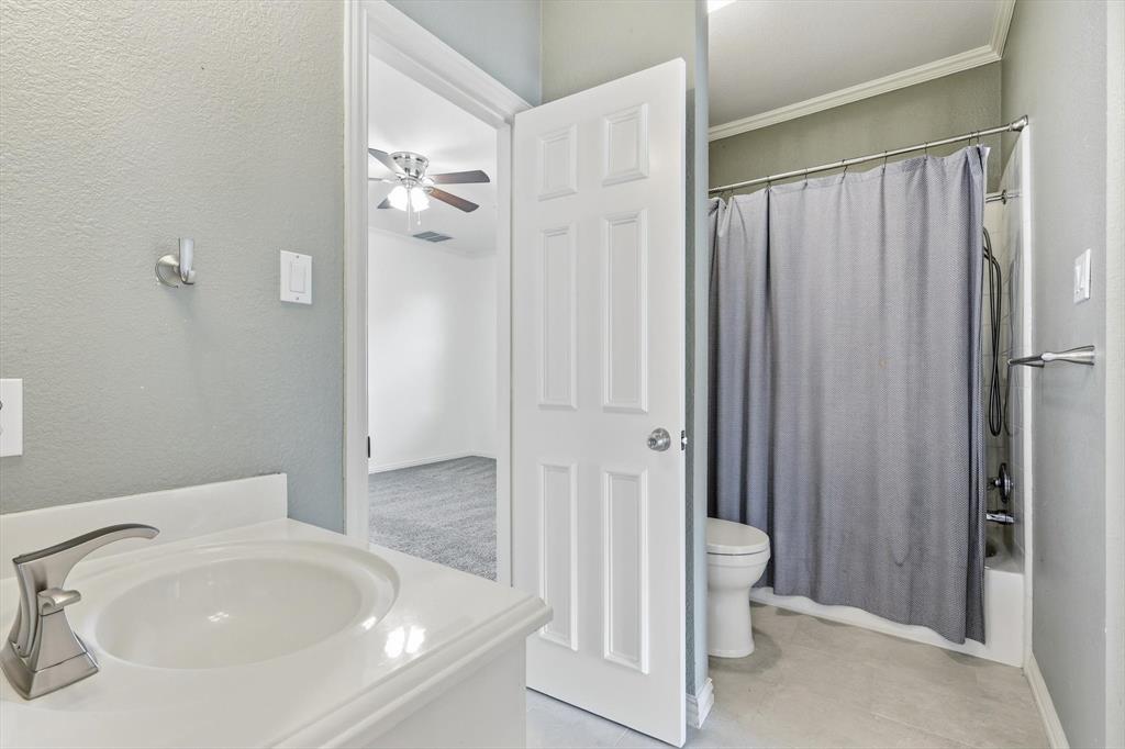 728 Castle Creek Drive Property Photo 27