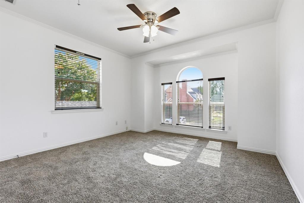 728 Castle Creek Drive Property Photo 28