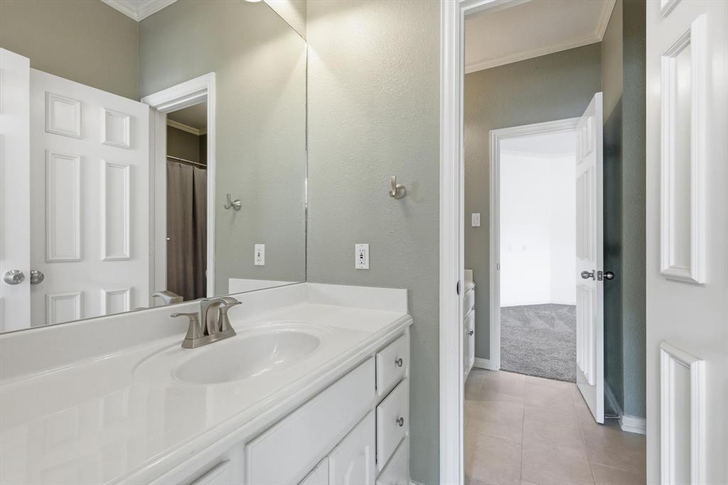 728 Castle Creek Drive Property Photo 29