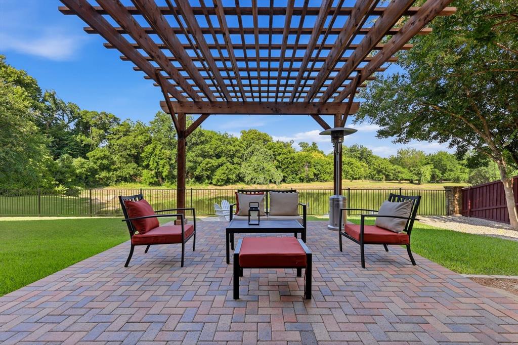 728 Castle Creek Drive Property Photo 31