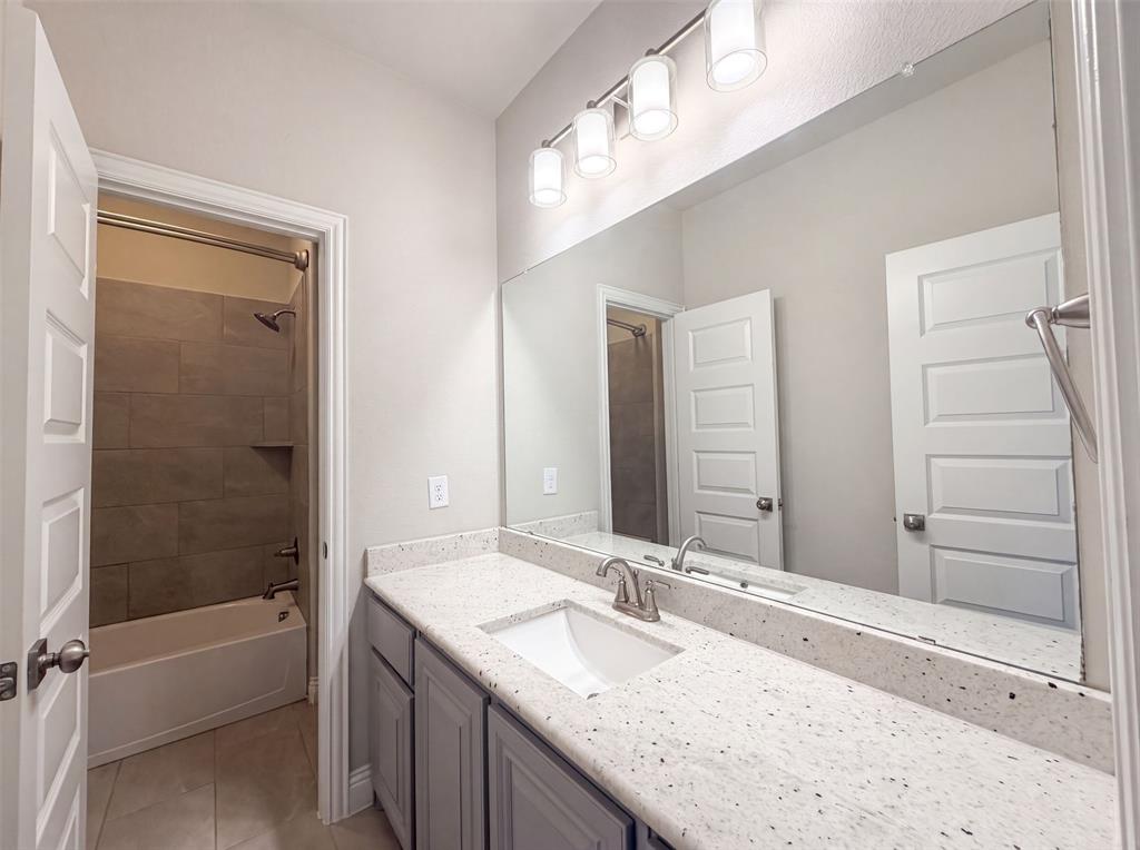 1208 Redbud Street Property Photo 10