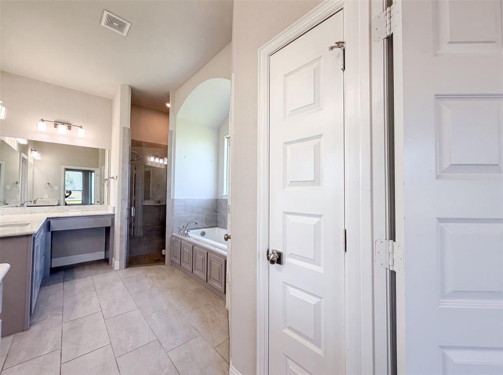 1208 Redbud Street Property Photo 23